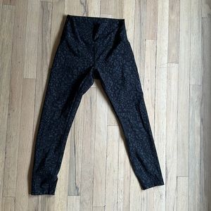 Lululemon Wunder Under Luxtreme leggings, size 6, 25”